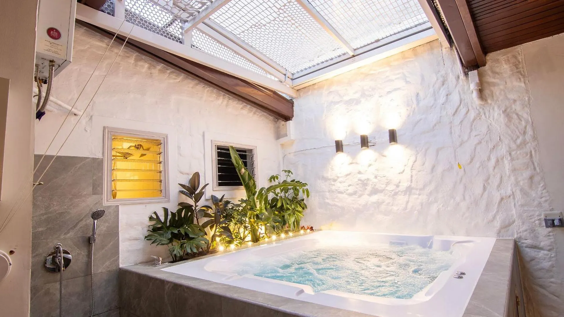 Chill-Out | Jacuzzi Todo El Ano | Unicentro 5 Minu Medellin