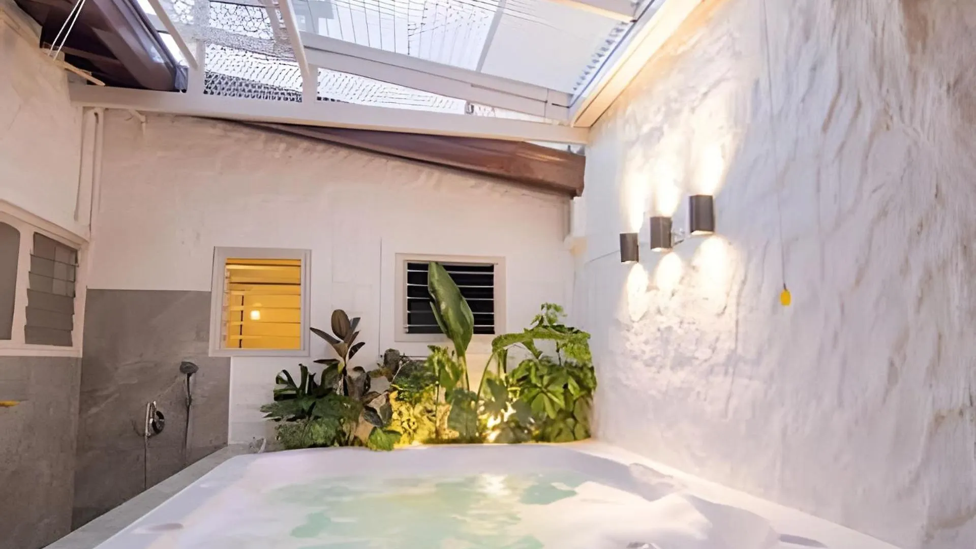 Chill-Out | Jacuzzi Todo El Ano | Unicentro 5 Minu Medellin